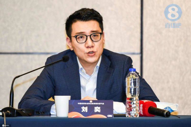 乌迪内斯中场萨马尔季奇今年21岁，合同将在2026到期，本赛季出场17次，贡献2球2助。